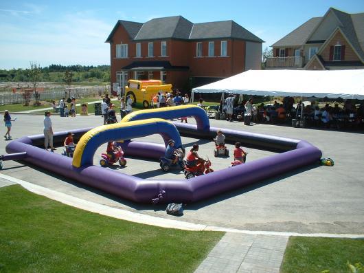 6 Mini Bikes with Inflatable Track